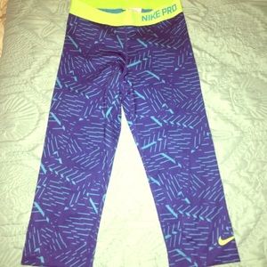 NWOT Nike Dri-fit capris sz Med